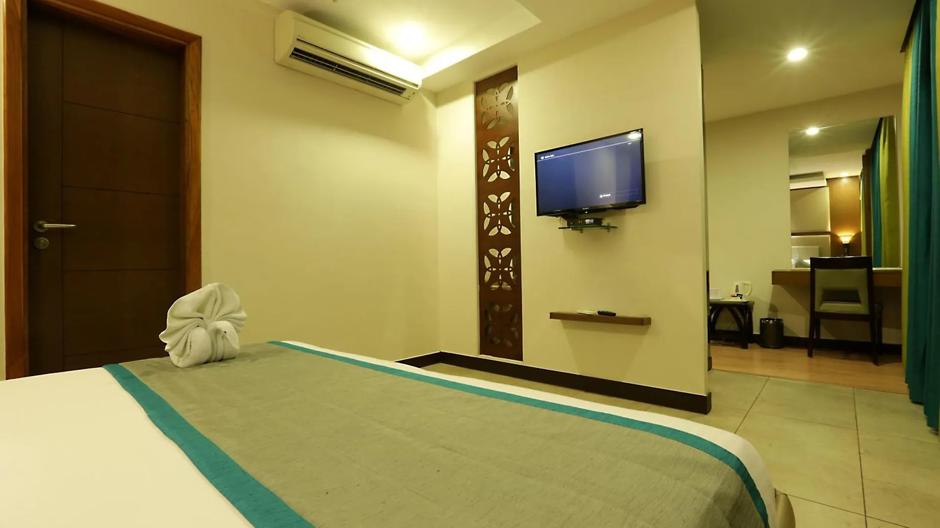 Hotel Suryaa Palace By East End Delhi Airport New Delhi 4*,