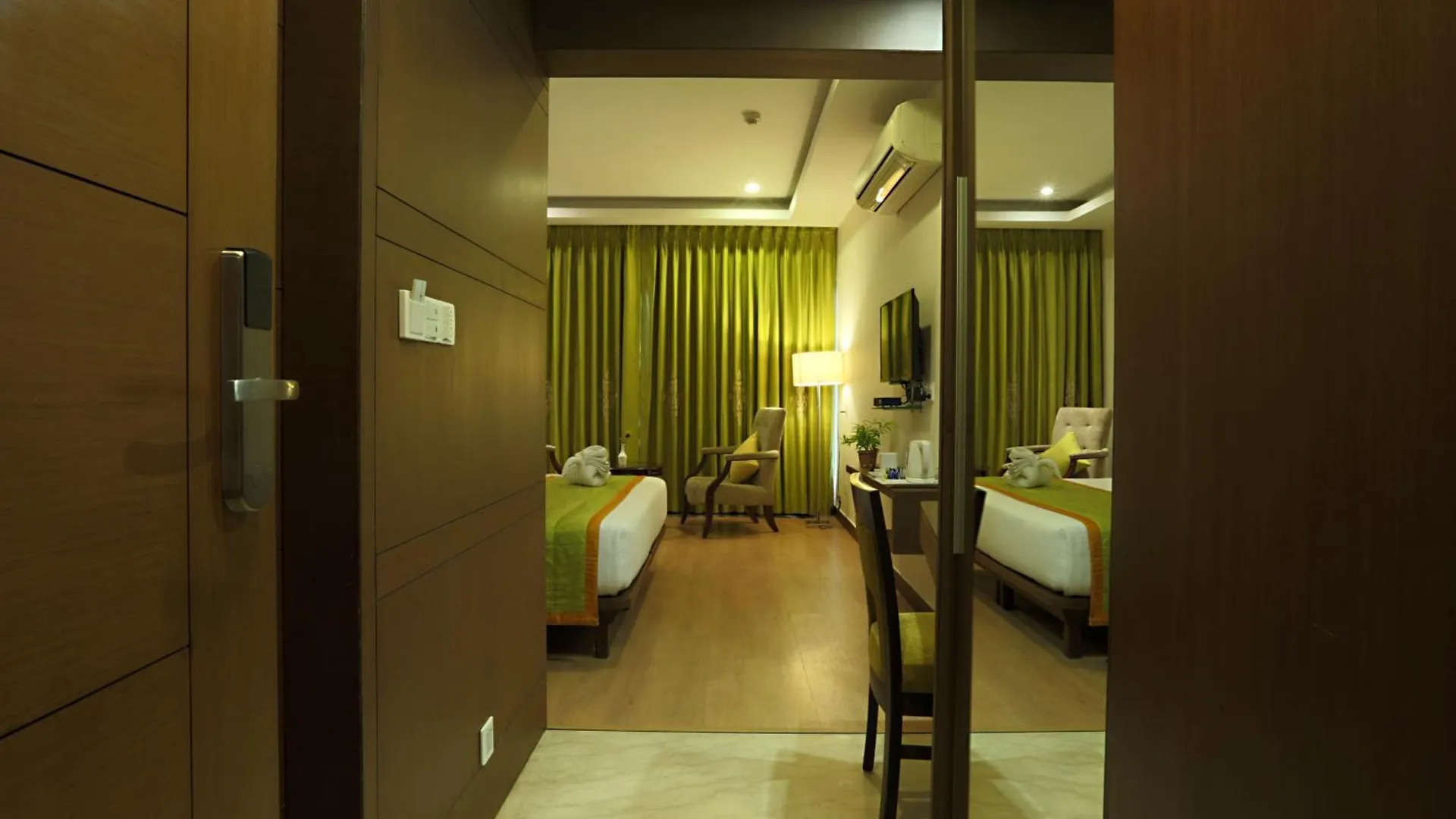 Hotel Suryaa Palace By East End Delhi Airport New Delhi