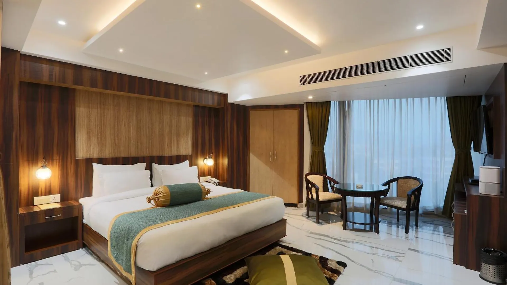 Hotel Suryaa Palace By East End Delhi Airport location