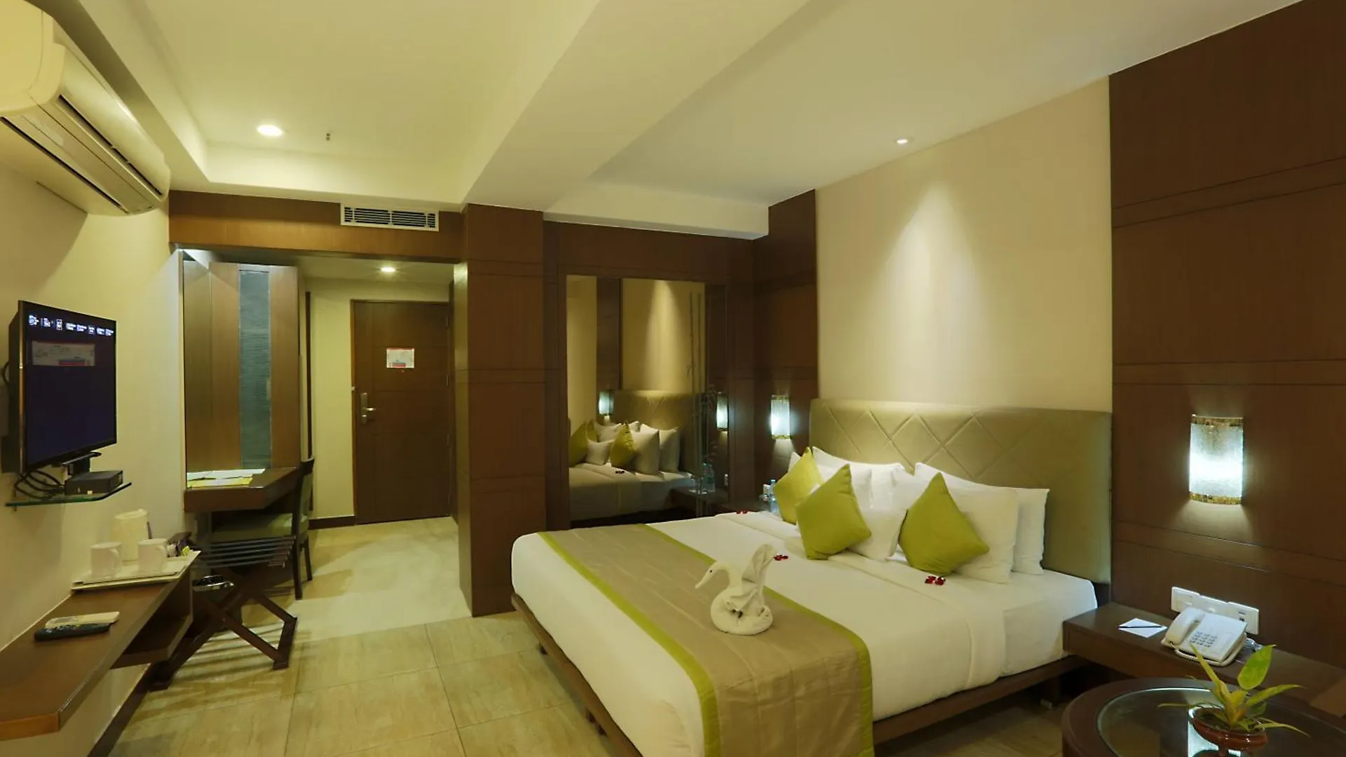 Hotel Suryaa Palace By East End Delhi Airport New Delhi 4*,  India